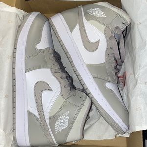 Air Jordan 1 Mid College Grey
